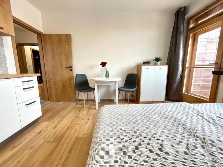 C.4 V Bankovnim Dome Apartment *